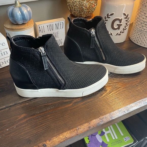 Steve Madden Shoes - Steve Madden Wedge Sneaker size 7.5